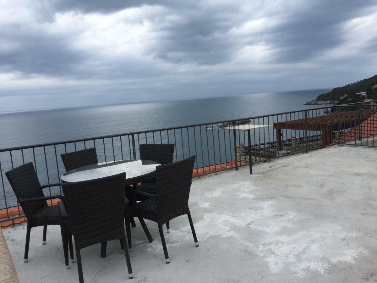 Apartments Gusar Ulcinj Esterno foto